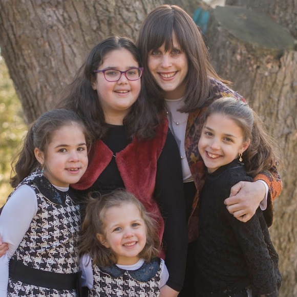 Meet your Posher, Faiga - Picture 1 of 1